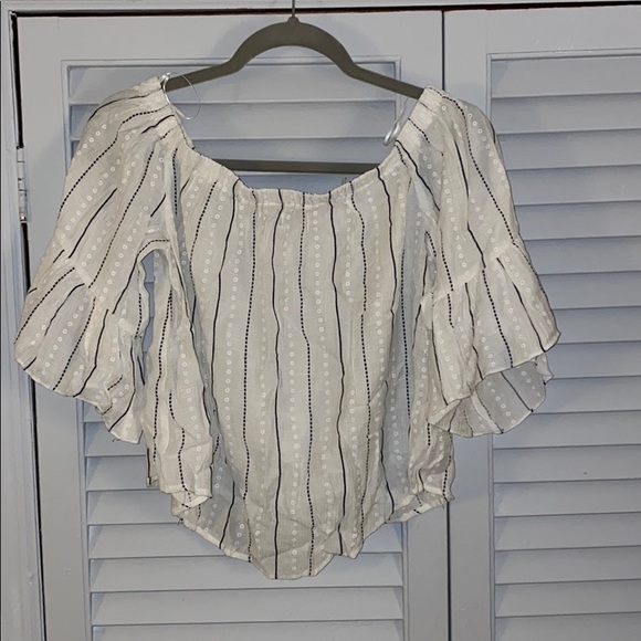 Off the shoulder long sleeve top. Medium - Picture 1 of 1
